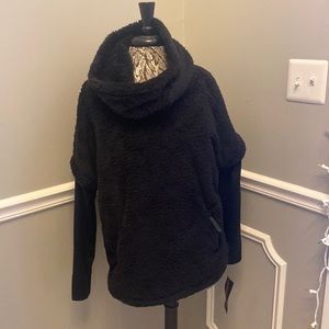 NWT Betsey Johnson Performance Pull Over